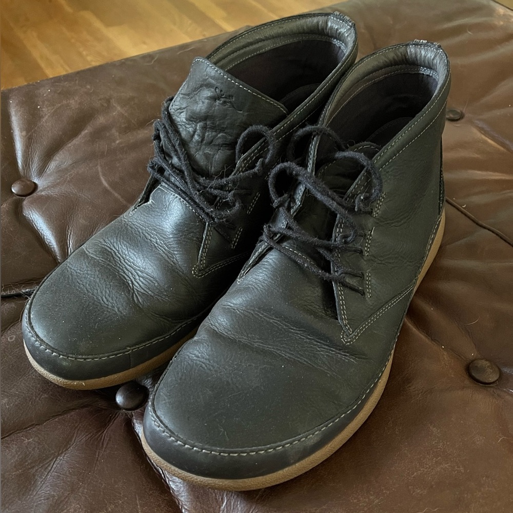 Men’s Chaco’s shoes